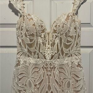 Exquisite Cream Lace Wedding Dress